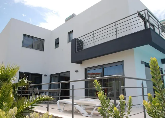 Exclusieve Met Zeezicht En Privezwembad In Atalaia לוריניה